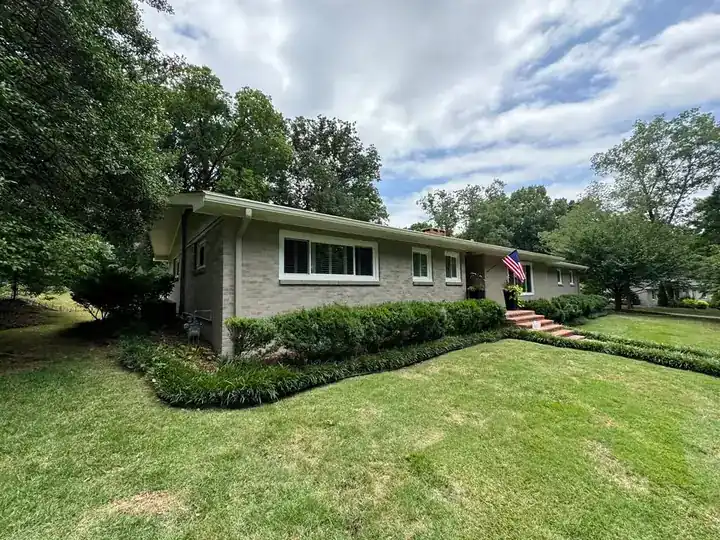Finished seamless gutters on a brick ranch in Hamilton County